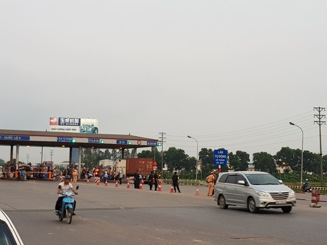 UBND tỉnh Hưng Yên đã chính thức gửi văn bản đề nghị di dời trạm BOT số 1 trên quốc lộ 5, đoạn đi qua địa phận tỉnh này. (Thời sự sáng 12/9/2017)